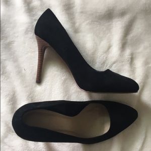 Black Heels Wood Detailing Size 7.5- Forever 21